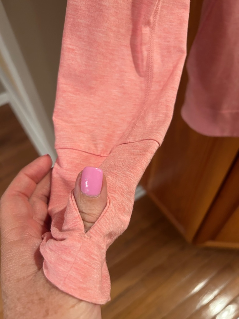 GapFit Light orange/coral Hooded Pullover Top w/ thumb holes, front pouch,medium - Picture 3 of 6